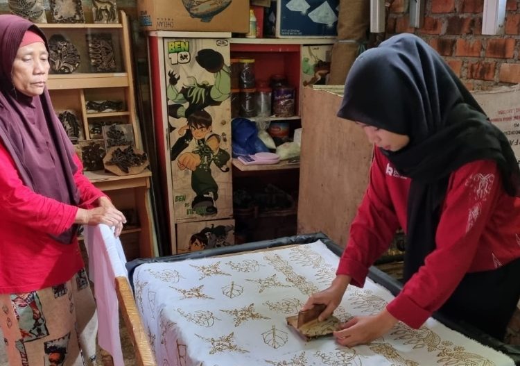 Bermula Dari Gudang, UMK Batik Binaan PTBA Sukses Naik Kelas