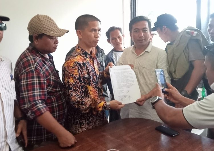 Ratusan Masa Geruduk Kantor PT.GH.EMM Indonesia