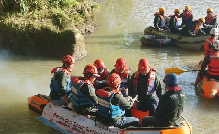 Hari Lingkungan Hidup, PTBA Ajak Masyarakat Bersih – Bersih Sungai Enim Dan Sungai Kiahaan