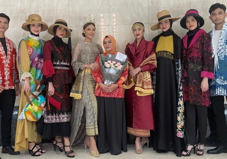 Didukung PTBA, Songket Dan Batik Khas Tanjung Enim Meriahkan Halal Bihalal Antera