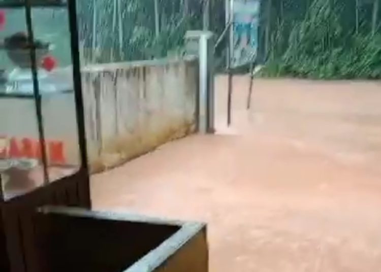 Mampet Drainase, Banjir Melanda Perum GBS Muara Lawai Muara Enim