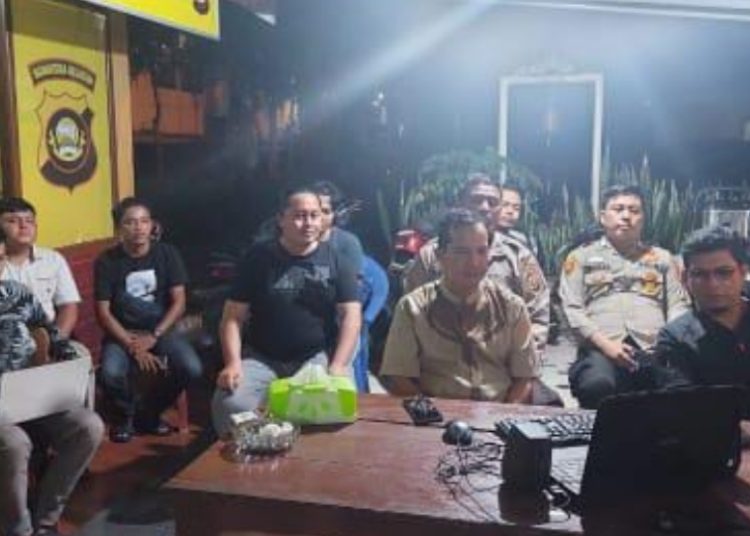 Polsek Gunung Megang Nobar Wayang Kulit “Cakra Wahyuningrat”