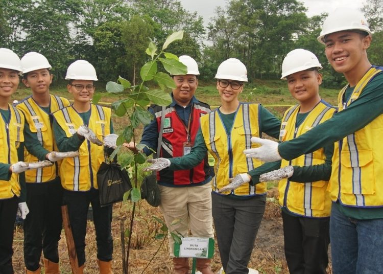 PTBA Ubah Lahan Bekas Tambang Jadi Kebun Buah