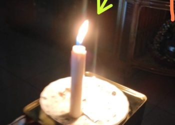 Jelang Magrib, Warga Bakar Lilin Keluhkan PLN Kawasan Muara Enim Kerap Padam