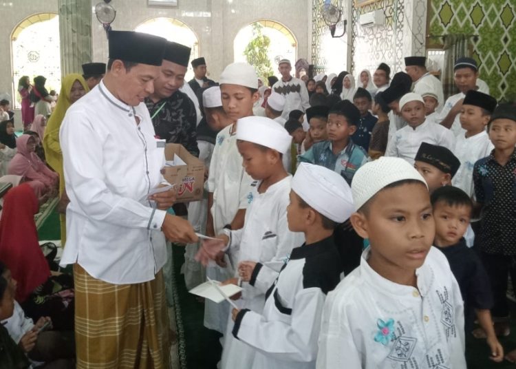Puluhan Anak Yatim Piatu di Gelumbang Terima Santunan