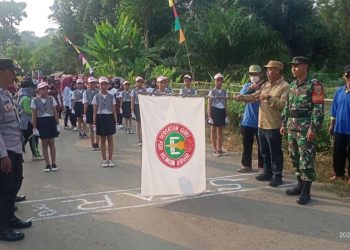 Camat Ujanmas Lepas 83 Peserta Gerak Jalan Indah Tingkat Kecamatan