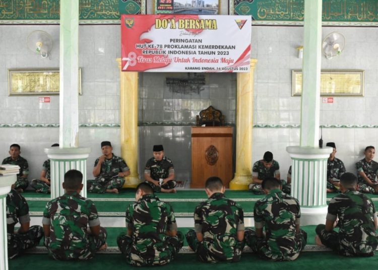 Peringati HUT RI ke-78, Prajurit Yonkav 5/DPC Karang Endah Gelar Doa Bersama