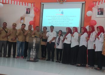 Puncak Kegiatan HUT RI ke-78 Kecamatan Ujanmas Penyerahan Hadiah
