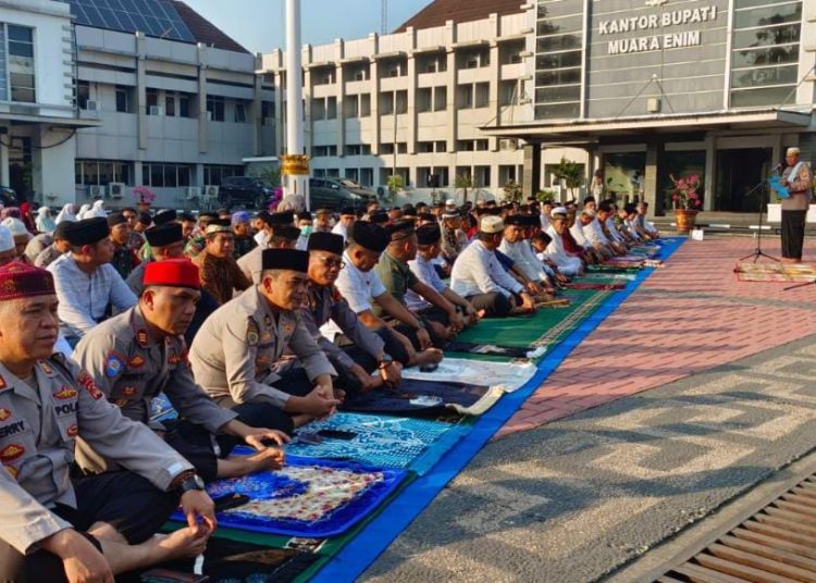 Kabag SDM Polres Muara Enim Ikuti Shalat Istisqa Serentak Dijajaran Polda Sumsel