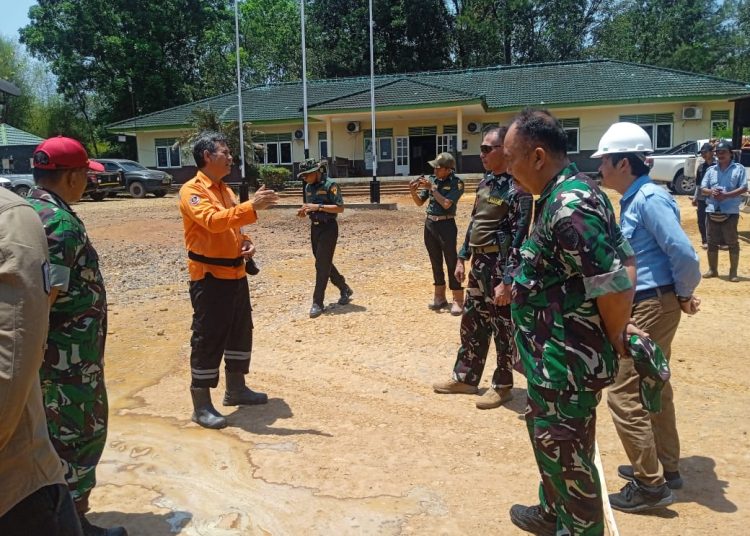 Dandim 0404 Muara Enim Atasi Karhutlah di Area Kerja Wilayah Suban Jeriji Bersama Team Damkar PT MHP