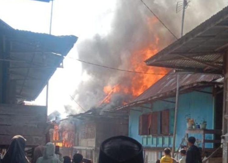 Breaking News” Jago Merah Ngamuk & Menjalar di Rumah Warga SDT Muara Enim