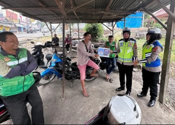 Tingkatkan Kepatuhan Berlalulintas OPS Zebra Musi 2023, Satgas Preemtif Bagikan Brosur & Stiker ke Masyarakat