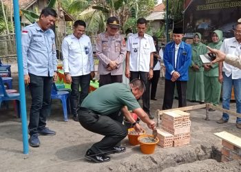 Bedah Rumah Kodim 0404 Muara Enim Didesa Tapus Lembak Diawali Peletakan Batu Pertama