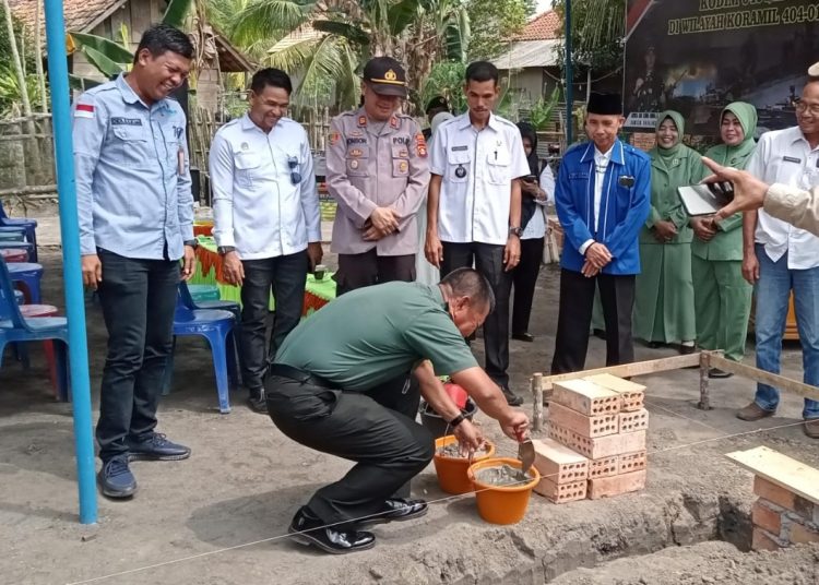 Bedah Rumah Kodim 0404 Muara Enim Didesa Tapus Lembak Diawali Peletakan Batu Pertama