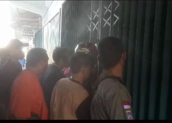 Ruko Lantai 2 Keluarkan Asap, Pedagang Pasar Inpres Muara Enim Berhamburan