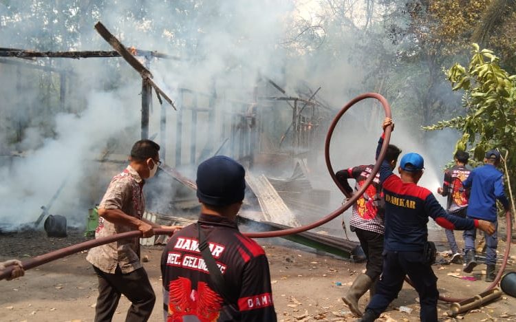 Korban Kebakaran Didesa Sukamenang Terima Bantuan