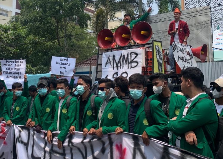 AMMB Geruduk Kantor Gubernur, Pemprov Sumsel Gagal Tanggulangin Kebakaran