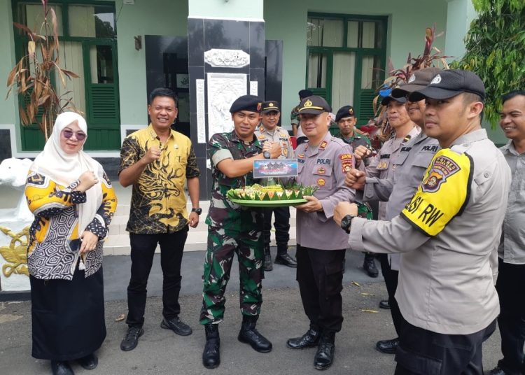 Polsek Lembak Sambangi Tiga Markas TNI
