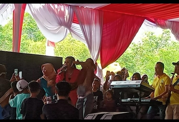 Weni Hebohkan Warga Desa Tapus Lembak Muara Enim