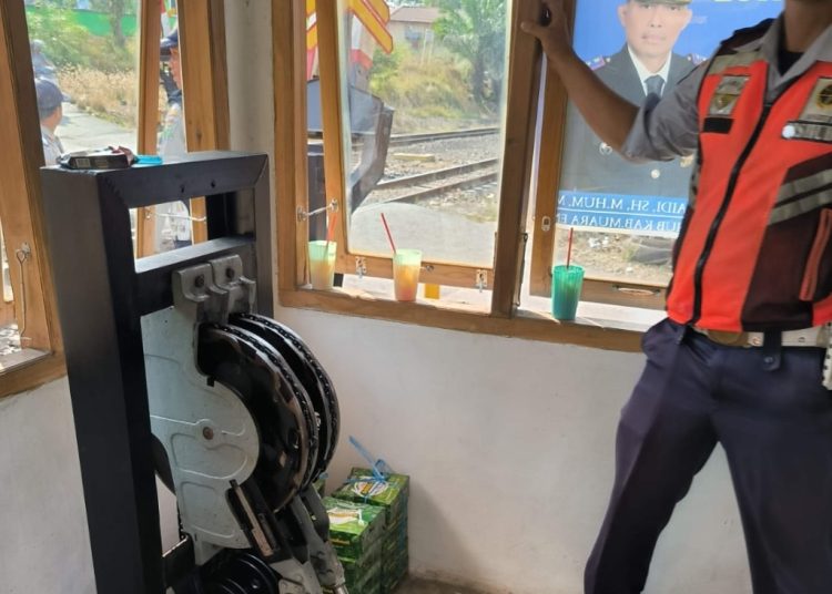 4 Unit Pos Jaga & Palang Pintu di Muara Enim Resmi Dioperasikan 24 Jam