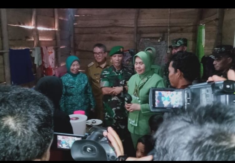 Pangdam II Sriwijaya Masuk Dapur Rumah Warga Tapus Lembak Muara Enim