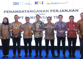 Tingkatkan Sinergisitas, KAI dan PTBA Tanda Tangani Perjanjian Angkutan Batu Bara