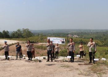 Ciptakan Lingkungan Sehat, Polisi Adakan Baksos Tanam Pohon Serentak