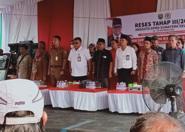 Reses Tahap III DPRD Sumsel, Warga Gelumbang Raya Desak Perbaiki Jalan Yang Rusak