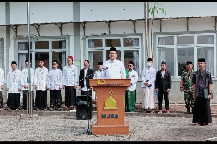 Hari Santri 2023, PTBA Dukung Santri untuk Kemajuan Negeri