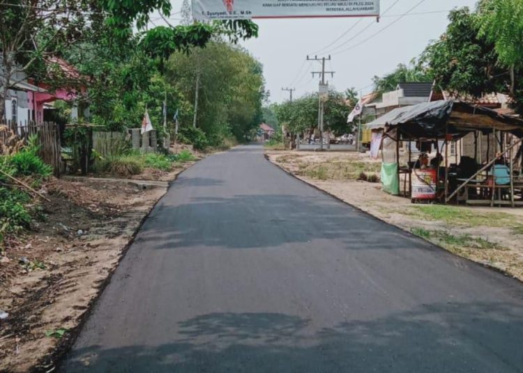 Proyek Jalan Aspal Tahap II Selesai Warga Segayam Gelumbang Apresiasi Syuryadi