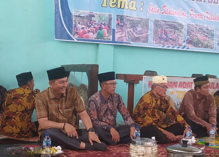 Anggota DPRD Muara Enim Septi Agsiadi Mengapresiasi Acara Sedekah Dusun di Desa Ulak Bandung kecamatan Ujanmas