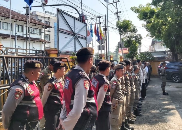 Personel Polres Muara Enim dan Polsek Jajaran Lakukan Pengamanan Penertiban APS