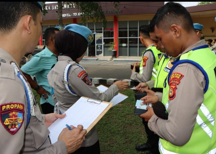 Tingkatkan Disiplin Bid Propam Polda Sumsel Periksa Personil Polres Muara Enim