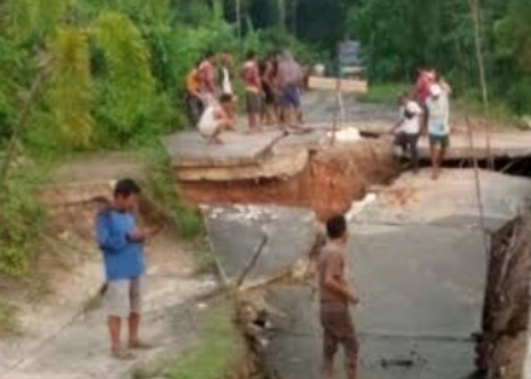 Terkait Ambruknya Jalan Didesa Kasai Ketum Persatuan Pemuda dan Mahasiswa Kecamatan Sungai Rotan Desak APH Untuk Mengusut Tuntas!!!