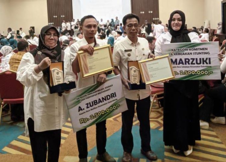 Dua Orang Kades di Gelumbang Raih Penghargaaan Kades Kinerja Terbaik Sekabupaten Muara Enim