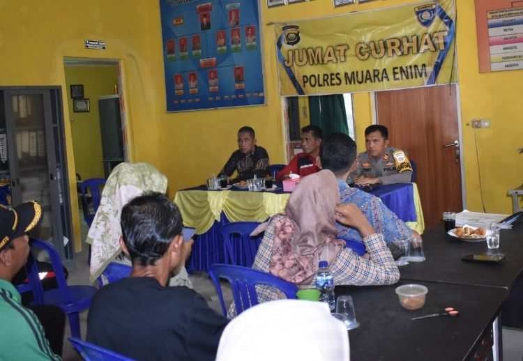 Tampung Aspirasi Warga, Kasat Binmas Polres Muara Enim Pimpin Jum’at Curhat