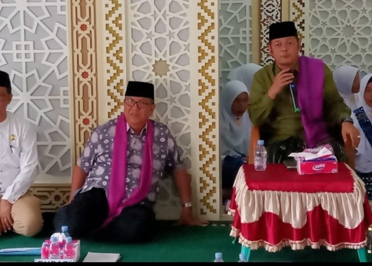 Plt Camat Dampingi Pj Bupati Muara Enim Hadiri Ceramah Putra Dai Sejuta Umat di Masjid Al-Falah Karang Endah Gelumbang