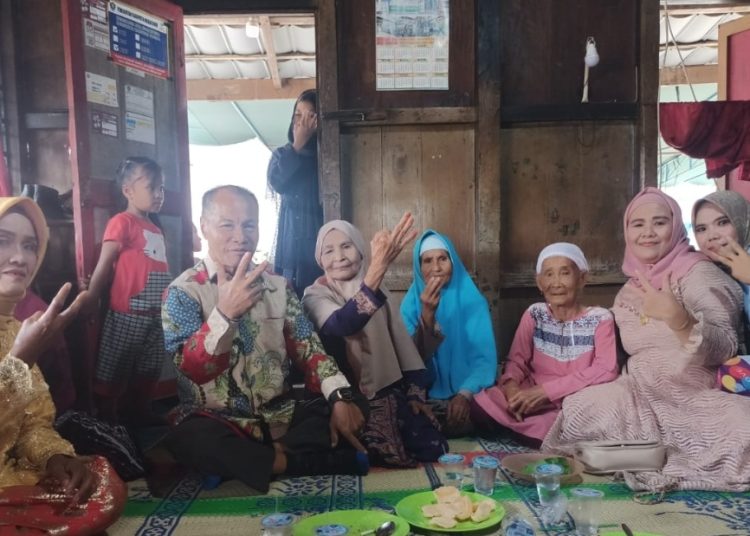 Warga Dapil II Muara Enim Sambut Hangat Fatmawati & Usman Farouk
