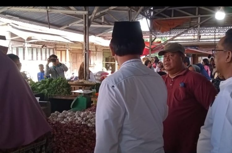 Jelang Nataru Harga Bahan Pangan di UPT Pasar Gelumbang di Monitoring