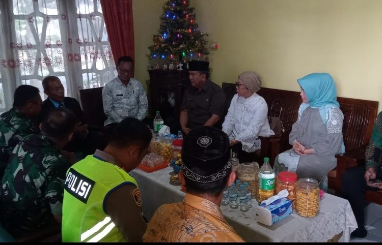 Usai Kunjungi Gereja GPIB Yonkav 5/DPC Karang Endah Pj Bupati Muara Enim Silaturahmi Ke Tokoh Masyarakat Kristiani