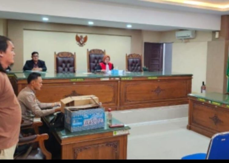 Penjual Miras Vodka & Newport Jalani Sidang Putusan di PN Muara Enim