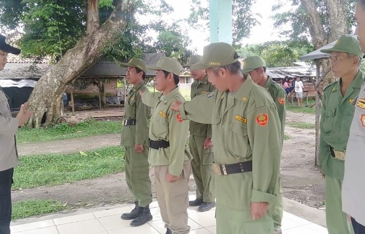 Hadapi Pemilu Linmas Desa Diberikan Pelatihan Oleh Polisi