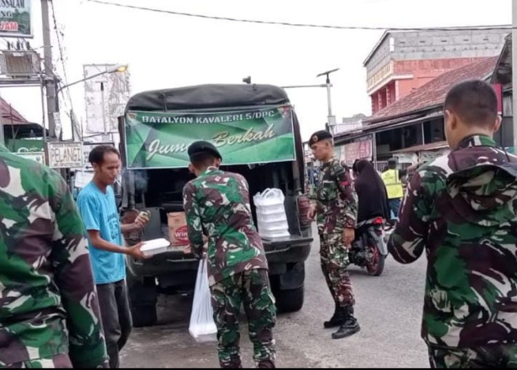 Jum’at Berkah, Yonkav 5/DPC Karang Endah Berbagi