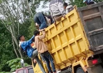 Sekelompok Remaja Naik Truk Turun Truk Jadi Sorotan Publik