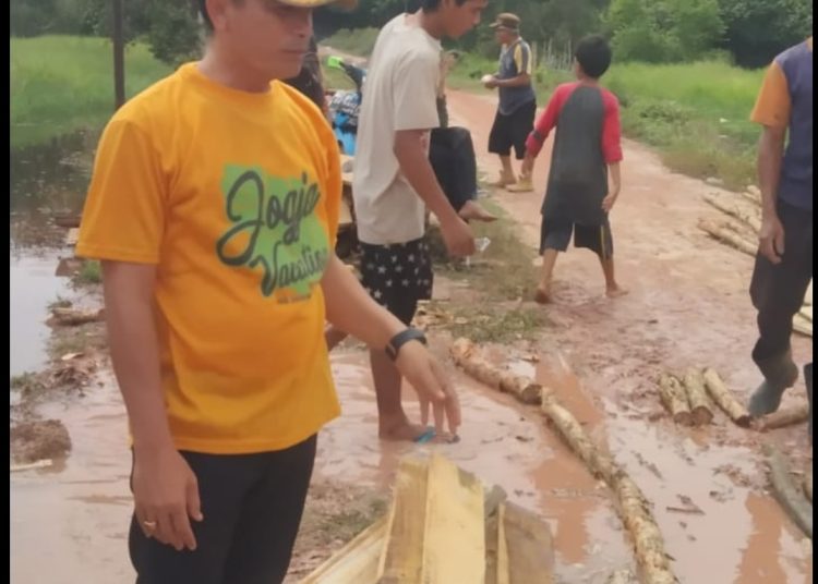 Tanggap Bencana Kades & Camat Peduli Banjir Wilayah Gelumbang