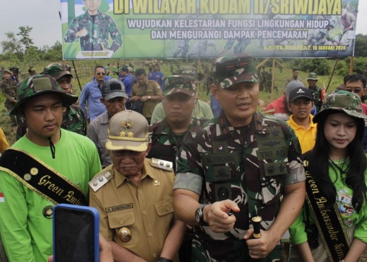 Hijaukan Hutan, Danrem Gapo dan Dandim Muara Enim Tanam Ribuan Pohon