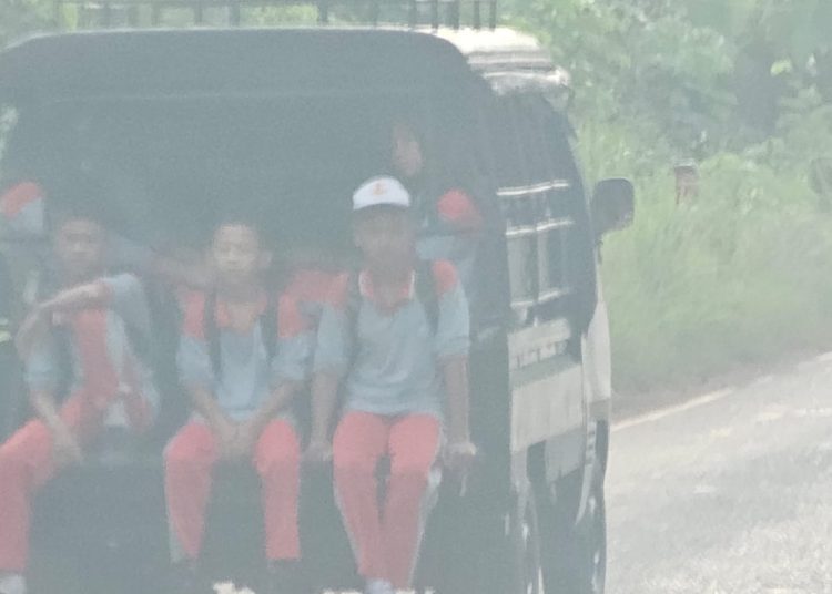 Breaking News”Waduh, Nggak Bahaya Tah, Anak Sekolah Transportasi Seperti Ini