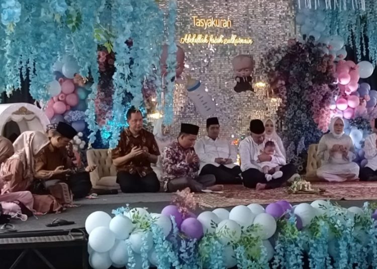 Tasyakuran Aqiqah Putra Dari Mohamad Fitrah Ramadhan Bernama Abdulah Fateh Zulkarnain Berlangsung Khidmat