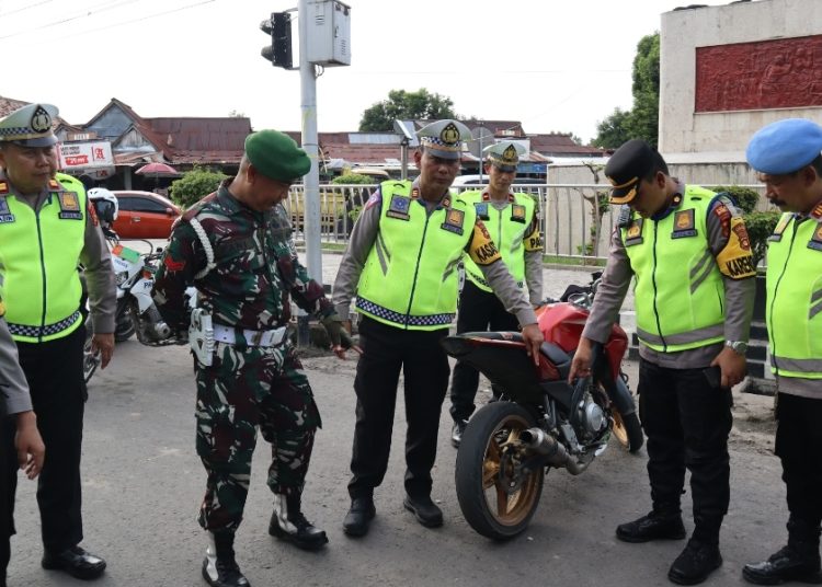 Kapolres Muara Enim Turun Pimpin Razia Knalpot Brong