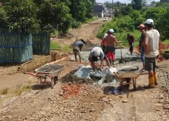 Pasca Dilanda Banjir Warga Kembulau Kepur Muara Enim Rame-Rame Gotong Royong